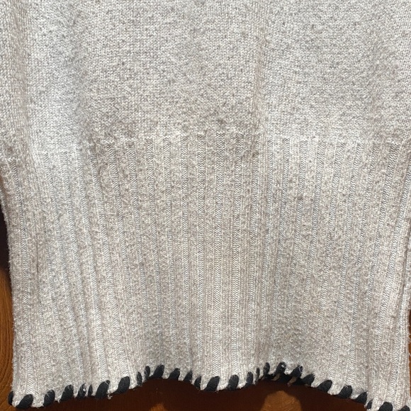 Chunky Viscose/Wool Blend Light Gray Turtleneck Cozy Knit Sweater - Picture 4 of 12